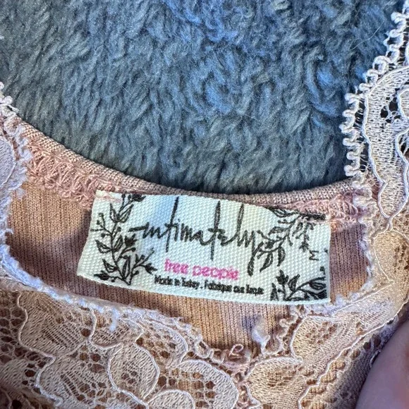 Free People Intimately Bodysuit Small Rose Pink Ribbed Lace V-Neck Thong Boho - Picture 2 of 5